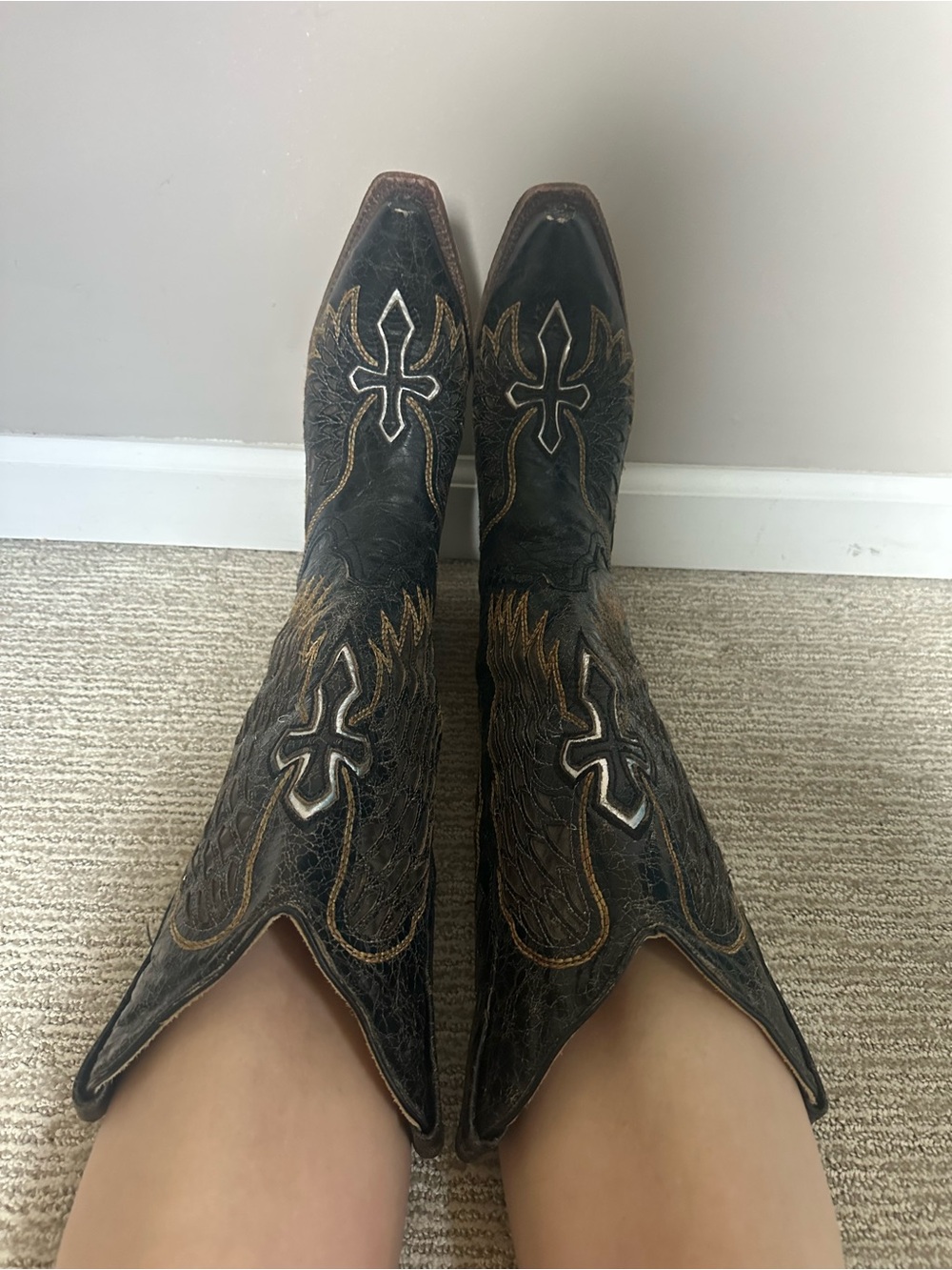 Women's Western Embroidered Pointed-Toe Boots - Black/Brown